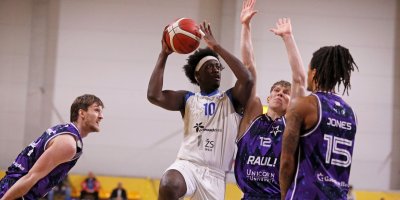 Basketbalová nadstavba vstupuje do druhé poloviny